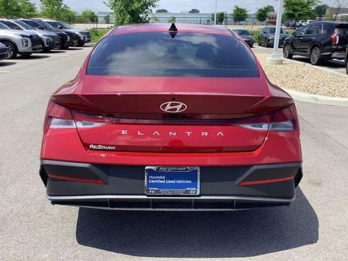 2025 Hyundai ELANTRA SE