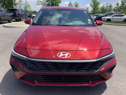 2025 Hyundai ELANTRA SE