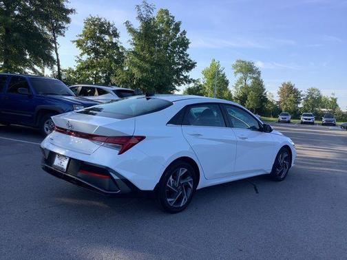 2025 Hyundai ELANTRA Limited