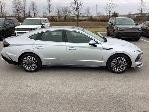 2025 Hyundai SONATA Hybrid Limited