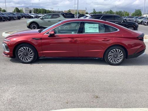 2025 Hyundai SONATA Hybrid SE