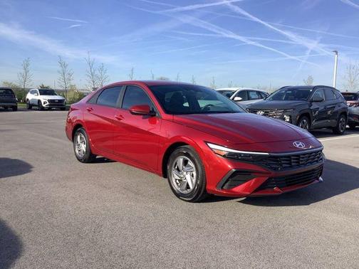 2025 Hyundai ELANTRA SE