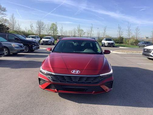 2025 Hyundai ELANTRA SE