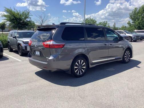 2018 Toyota Sienna XLE