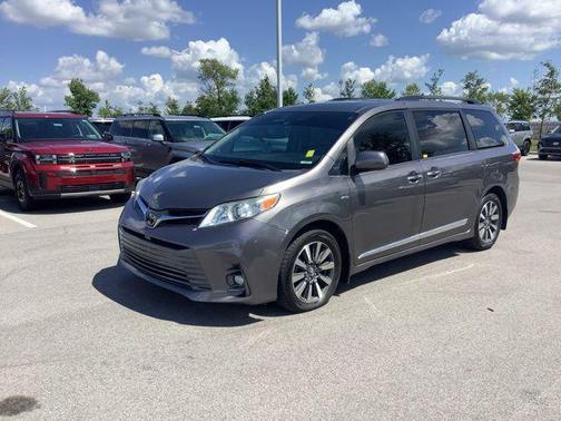 2018 Toyota Sienna XLE