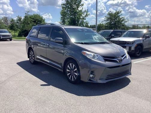 2018 Toyota Sienna XLE