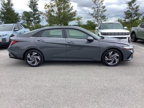 2025 Hyundai ELANTRA Limited