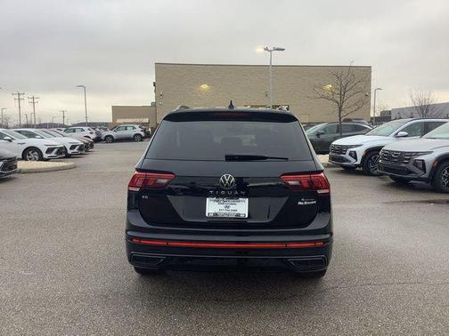 2022 Volkswagen Tiguan 2.0T SE R-Line Black 4MOTION