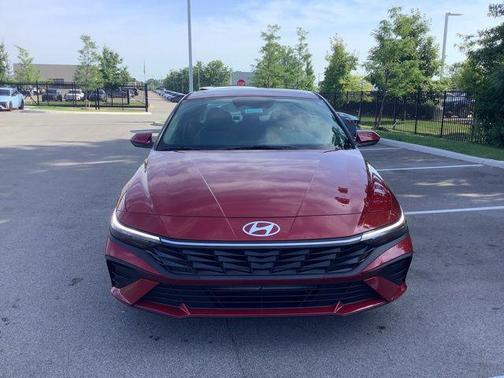 2025 Hyundai ELANTRA SE