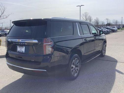 2023 Chevrolet Suburban LT