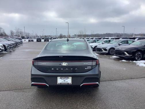 2026 Hyundai SONATA Hybrid Base