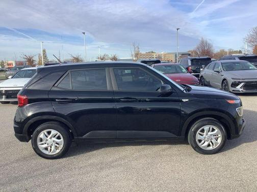 2023 Hyundai VENUE SE