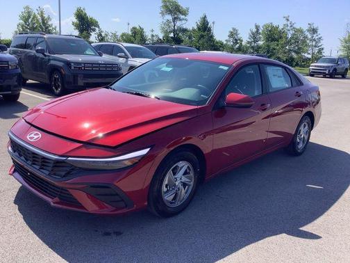 2025 Hyundai ELANTRA SE