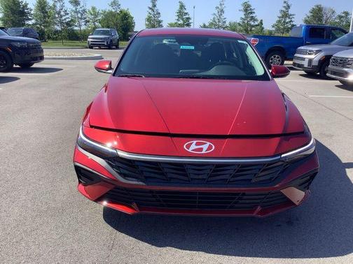 2025 Hyundai ELANTRA SE