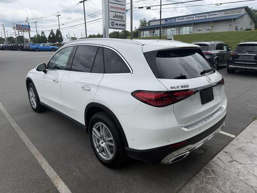 White 2023 Mercedes-Benz GLC 300 4MATIC