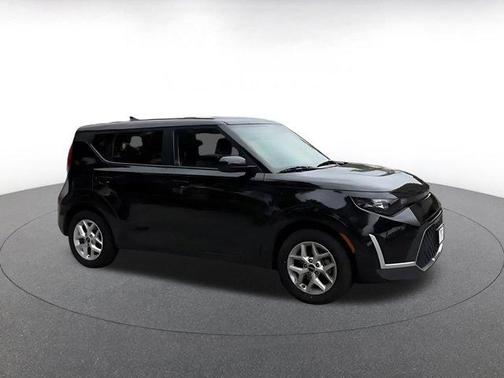Fusion Black 2025 Kia Soul LX