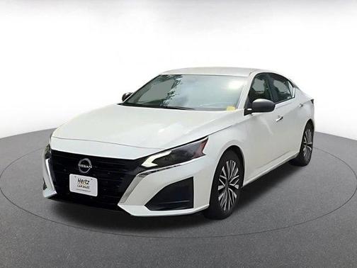 Glacier White 2025 Nissan Altima SV FWD