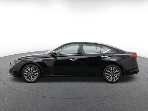 Super Black 2025 Nissan Altima SV FWD