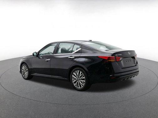 Super Black 2025 Nissan Altima SV FWD