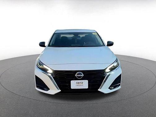 Glacier White 2025 Nissan Altima SV FWD
