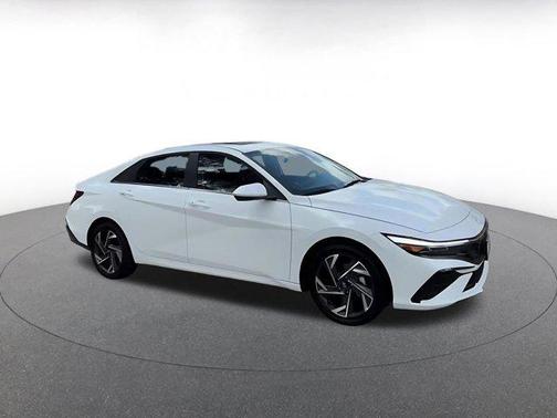 2025 Hyundai ELANTRA SEL