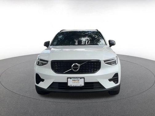 2024 Volvo XC40 CORE