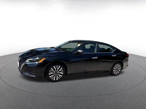 Super Black 2025 Nissan Altima SV FWD