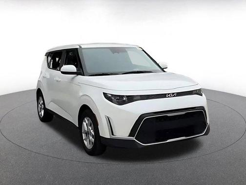 Snow White Pearl 2025 Kia Soul LX