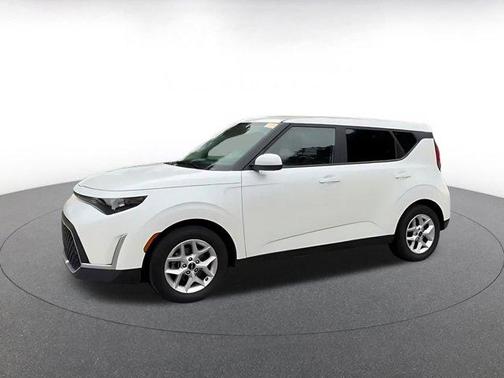 Snow White Pearl 2025 Kia Soul LX