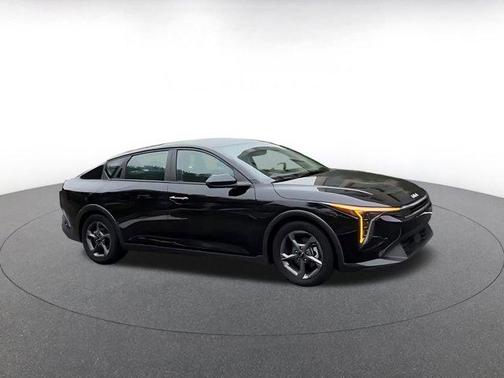 Aurora Black Pearl 2025 Kia K4 LXS