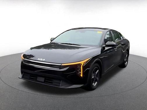 Aurora Black Pearl 2025 Kia K4 LXS