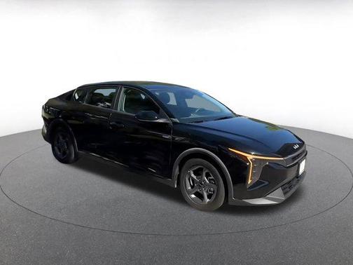 Aurora Black Pearl 2025 Kia K4 LXS