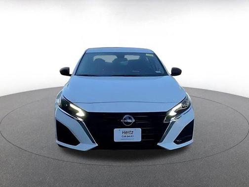 Glacier White 2025 Nissan Altima SV FWD