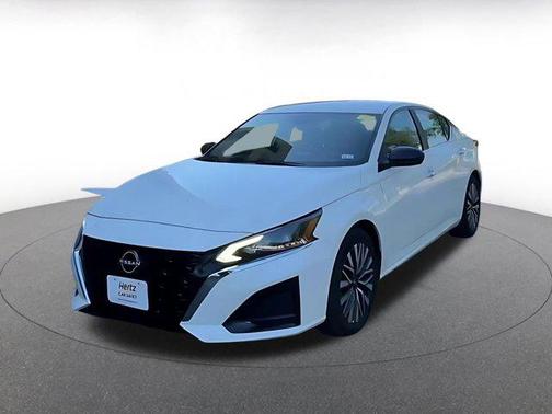 Glacier White 2025 Nissan Altima SV FWD