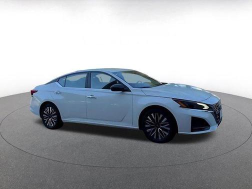Glacier White 2025 Nissan Altima SV FWD
