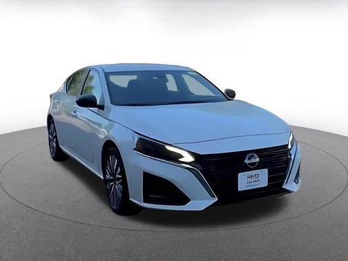 Glacier White 2025 Nissan Altima SV FWD