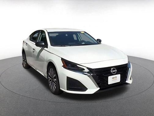 Glacier White 2025 Nissan Altima SV FWD