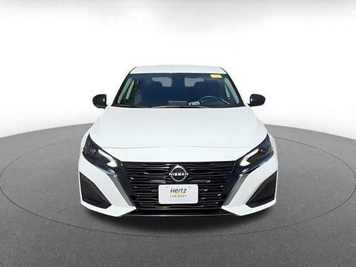 Glacier White 2025 Nissan Altima SV FWD