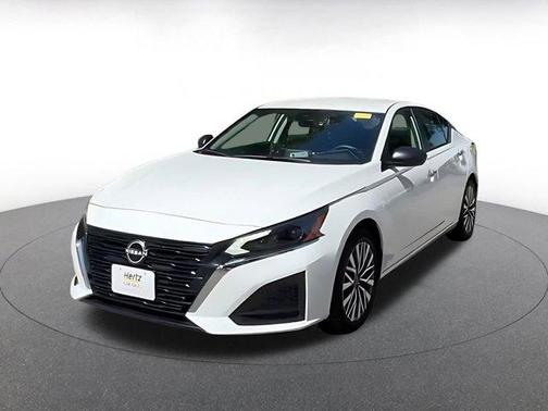 Glacier White 2025 Nissan Altima SV FWD