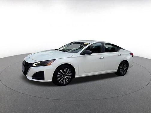 Glacier White 2025 Nissan Altima SV FWD