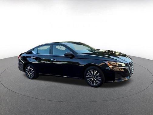 Super Black 2025 Nissan Altima SV FWD