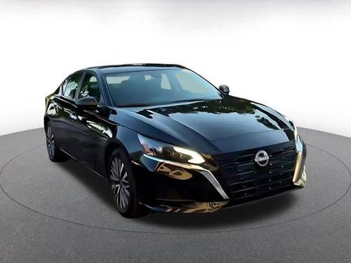 Super Black 2025 Nissan Altima SV FWD