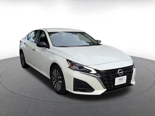 Pearl White Tricoat 2025 Nissan Altima SV FWD