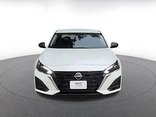 Pearl White Tricoat 2025 Nissan Altima SV FWD