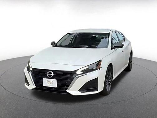 Pearl White Tricoat 2025 Nissan Altima SV FWD
