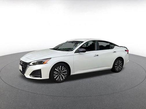 Pearl White Tricoat 2025 Nissan Altima SV FWD