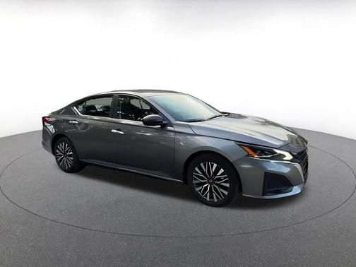 Gun Metallic 2025 Nissan Altima SV FWD