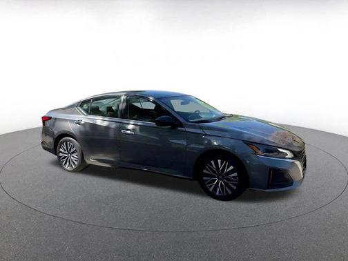 Gun Metallic 2025 Nissan Altima SV FWD