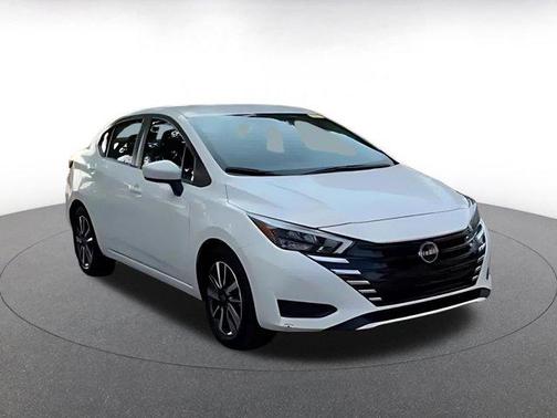 Aspen White Tricoat 2025 Nissan Versa 1.6 SV