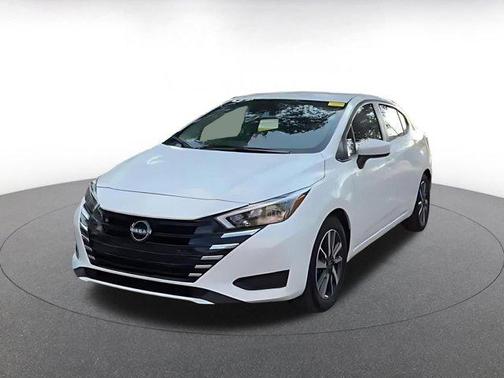 Aspen White Tricoat 2025 Nissan Versa 1.6 SV